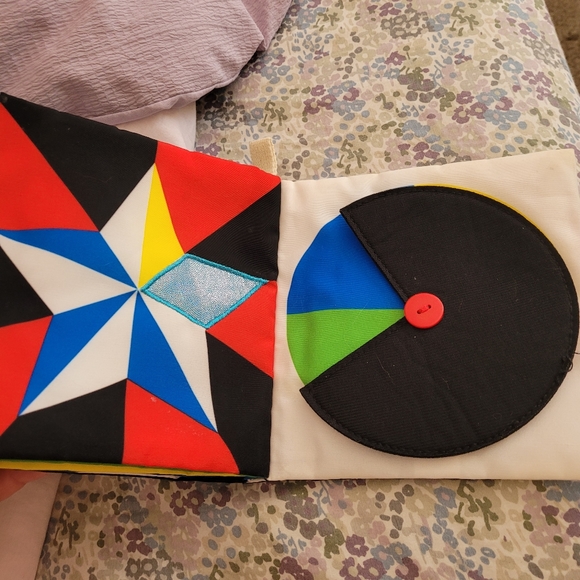 Multi Sensory Book - Picture 2 of 6